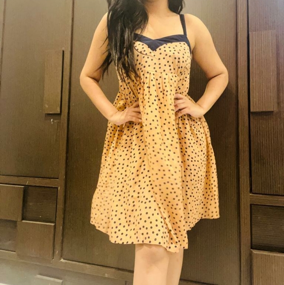 Peach dress with sweetheart neckline - Picture 3 of 10